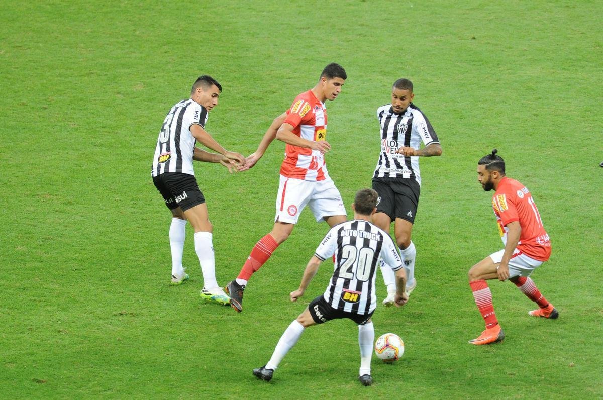 Fotos do primeiro jogo da deciso do Campeonato Mineiro, entre Atltico e Tombense, no Mineiro, em Belo Horizonte.