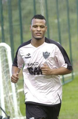 Patric (2011) - Contratado pelo clube para ser titular da lateral, Patric viveu altos e baixos em seu começo no clube e acabou afastado por atos de indisciplina pouco depois da chegada de Cuca. Por empréstimo, rodou por Ponte Preta, Avaí, Coritiba e Sport. Em 2015, voltou ao Galo e se destacou na segunda passagem, virando até uma espécie de xodó da torcida. Em 2017, ele foi emprestado ao Vitória e deve fazer parte do grupo alvinegro em 2018.
