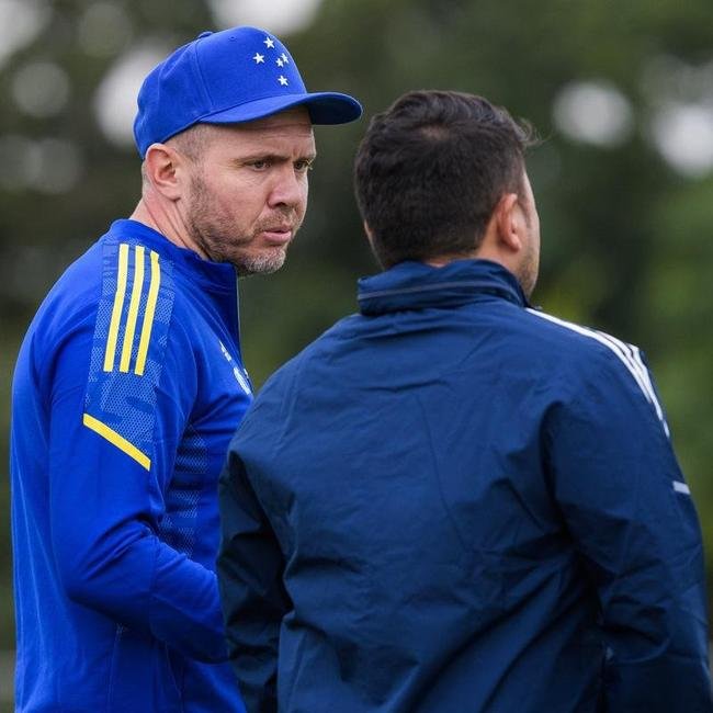Jogadores do Cruzeiro realizaram primeiro treino sob comando de Mozart nesta sexta-feira (11/06)