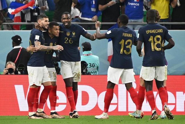 Torcida coloriu o Est�dio Al Bayt, no Catar, para acompanhar a partida entre Inglaterra e Senegal