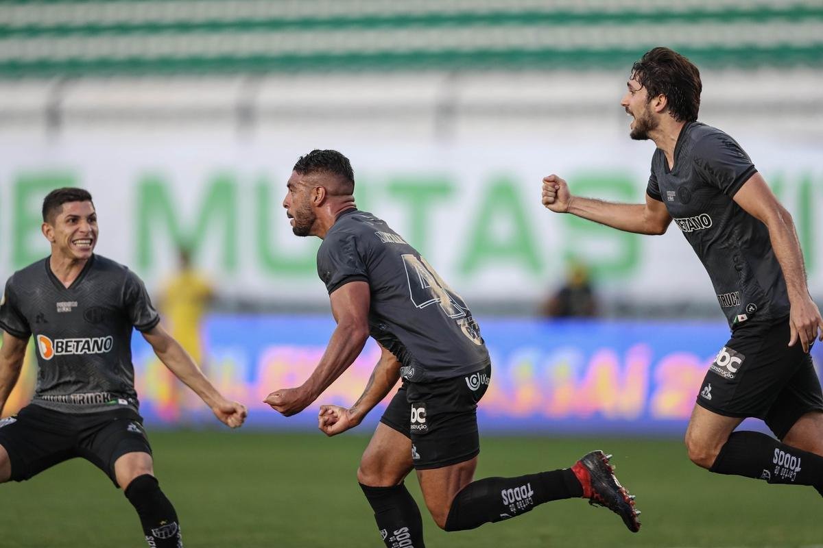 15 rodada - Atltico venceu o Juventude por 2 a 1, no Alfredo Jaconi, com gols de Nathan Silva e Hulk