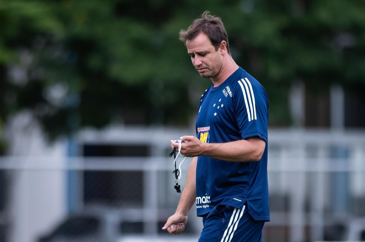 Imagens do primeiro dia de pr-temporada do Cruzeiro, na Toca da Raposa II