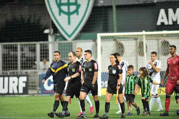 América e Ponte Preta se enfrentaram pela 32ª rodada da Série B do Campeonato Brasileiro