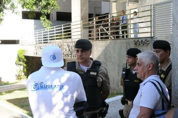 Fotos do protesto da torcida organizada Máfia Azul em frente à sede administrativa do Cruzeiro