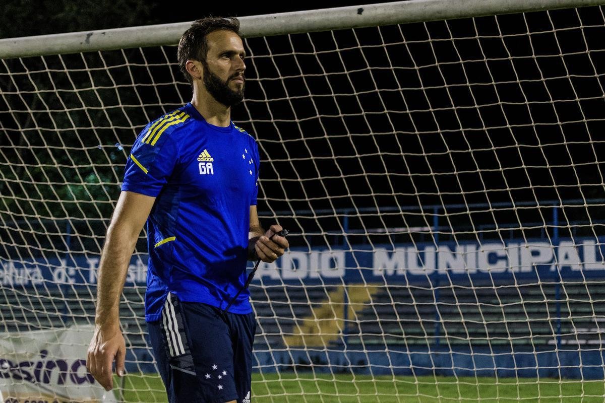 Treino do Cruzeiro no Estdio Lindolfo Monteiro, em Teresina, antes da partida contra o Tuntum, no interior do Par, pela segunda fase da Copa do Brasil