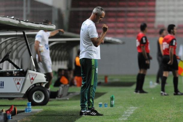 Com gols de Felipe Augusto e Al, Amrica venceu Coimbra por 2 a 0, nesta segunda-feira, no Independncia, pela sexta rodada do Campeonato Mineiro