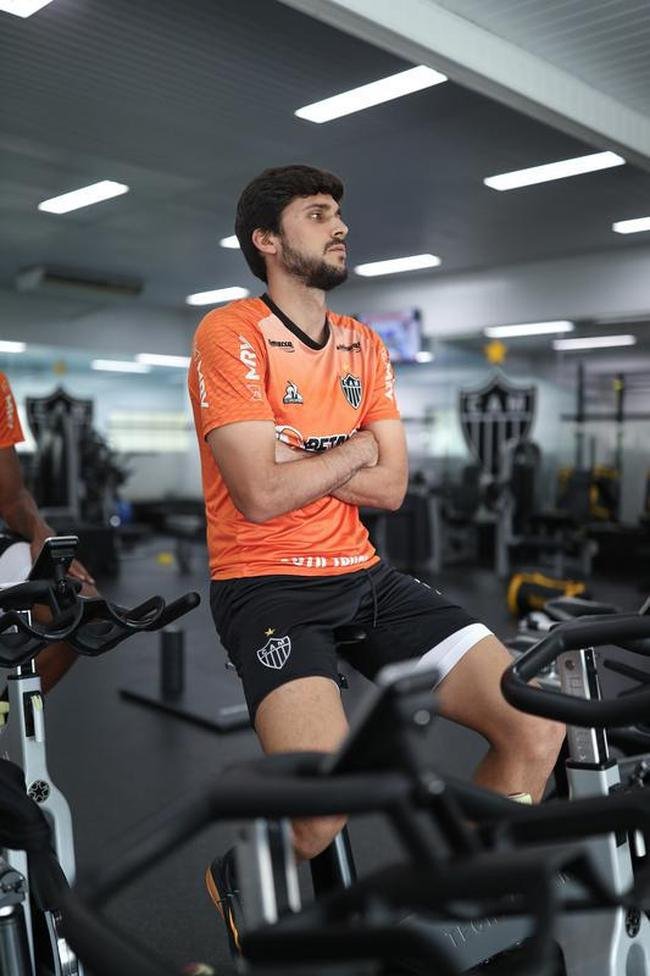 O Atltico realizou, nesta quinta-feira (10), a primeira atividade visando o clssico com o Amrica, vlido pela 5 rodada do Campeonato Mineiro. Com titulares em campo, o time de 'El Turco' Mohamed trabalhou para o confronto que ser disputado s 16h30 do sbado (12), no Estdio Independncia, em Belo Horizonte.