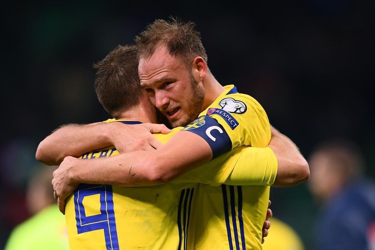 Festa da Sucia com a conquista da vaga na Copa de 2018 sobre a tradicional Itlia