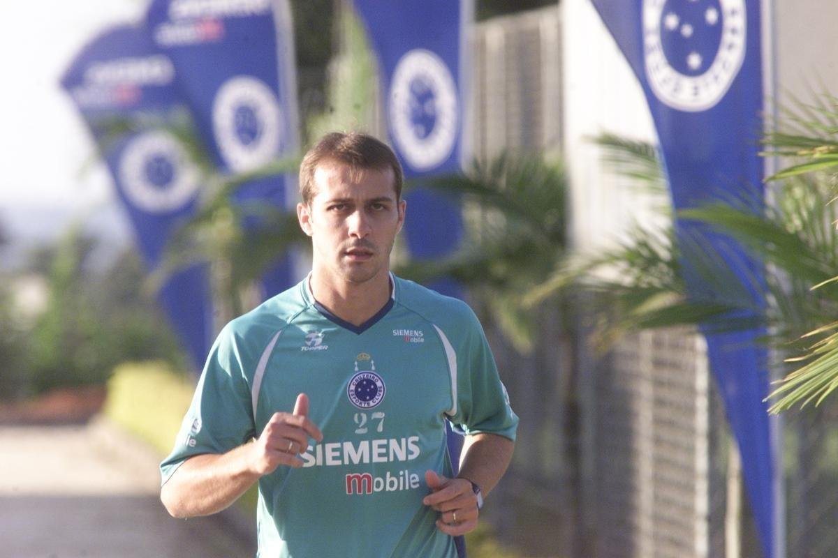 Lateral-direito Alessandro (Flamengo: 1998-2003 / Cruzeiro: 2004): 142 jogos pelo Flamengo (9 gols) e 16 jogos pelo Cruzeiro (1 gol)