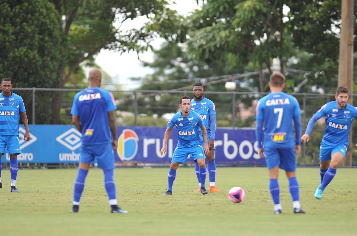 Fotos do ltimo treino do Cruzeiro antes de enfrentar a Caldense (Alexandre Guzanshe/EM D.A Press)