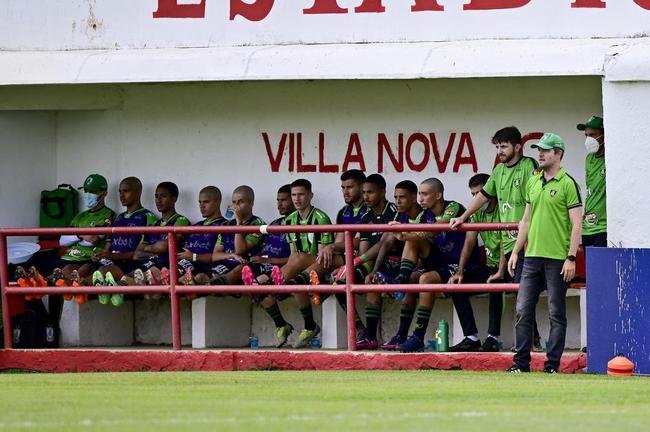Jogo foi disputado com muito calor, em Nova Lima, na manh deste sbado 