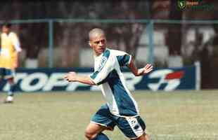 Meia Alex em treino na Toca I em 2001, em sua primeira passagem pelo Cruzeiro