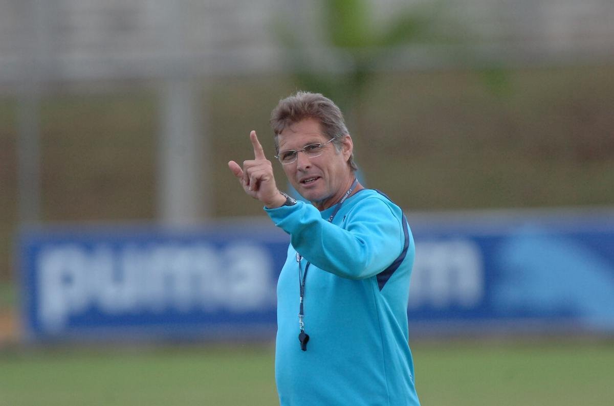 Oswaldo de Oliveira comandou o Cruzeiro em 2006