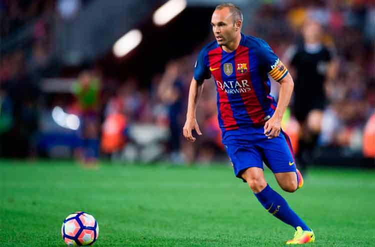 Com contrato até junho de 2018 Iniesta ainda não renovou com o Barcelona