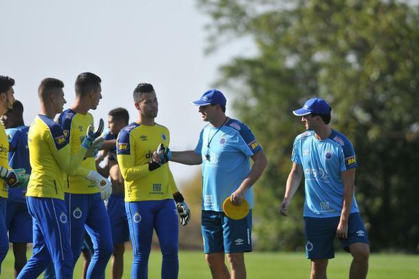 Rogrio Ceni concedeu entrevista coletiva e comandou o primeiro treinamento