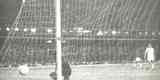 Imagens da vitória do Cruzeiro sobre o Santos, por 6 a 2, no Mineirão, no jogo de ida da final da Taça Brasil de 1966. Gols celestes foram marcados por Zé Carlos (contra), Natal, Dirceu Lopes (3) e Tostão (pênalti)