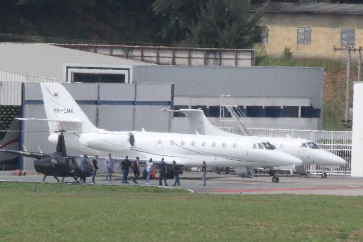 Imagens de Neymar indo embora de Belo Horizonte