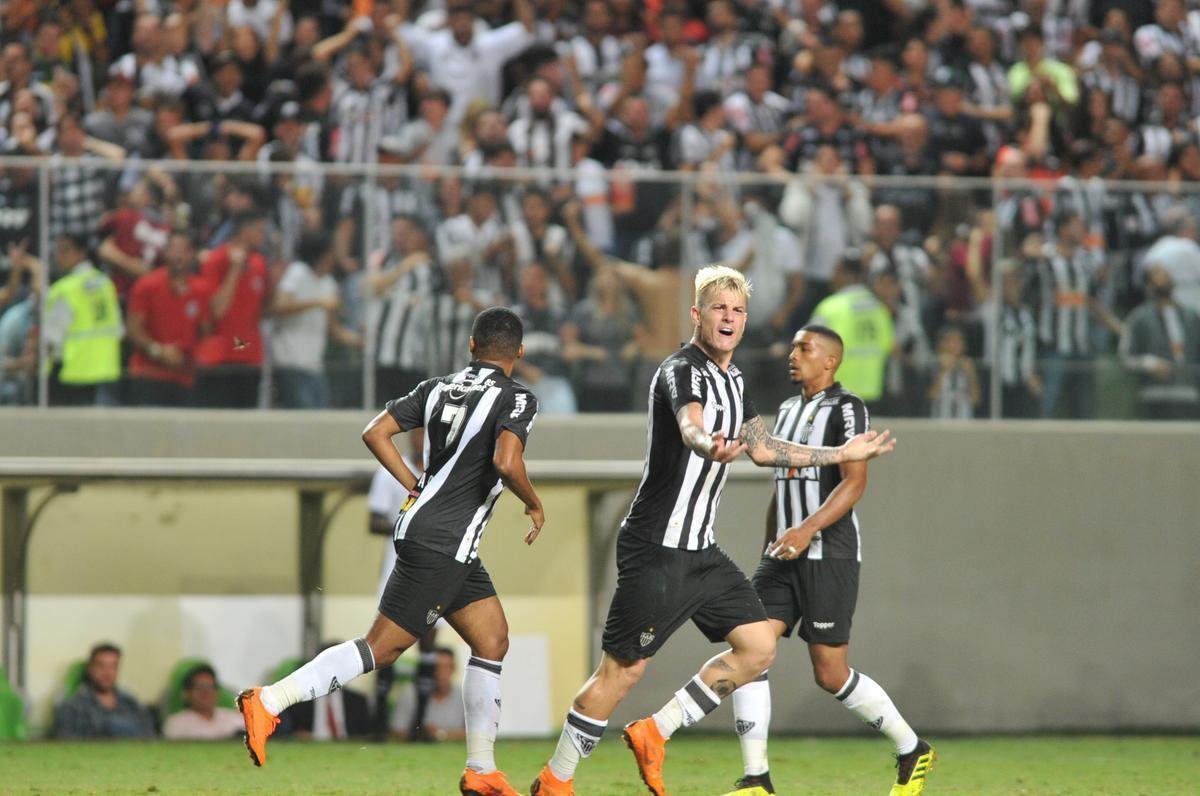 Galo virou no segundo tempo com gols de Rger Guedes e Luan. 