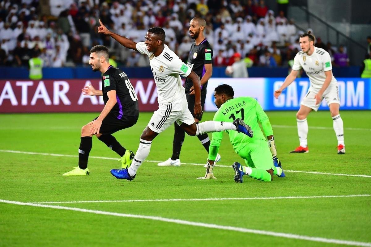 Com gols de Modric, Sergio Ramos, Llorente e Yahia (contra), Real Madrid derrotou o Al Ain por 4 a 1 e fez histria ao conquistar seu terceiro ttulo consecutivo do Mundial de Clubes