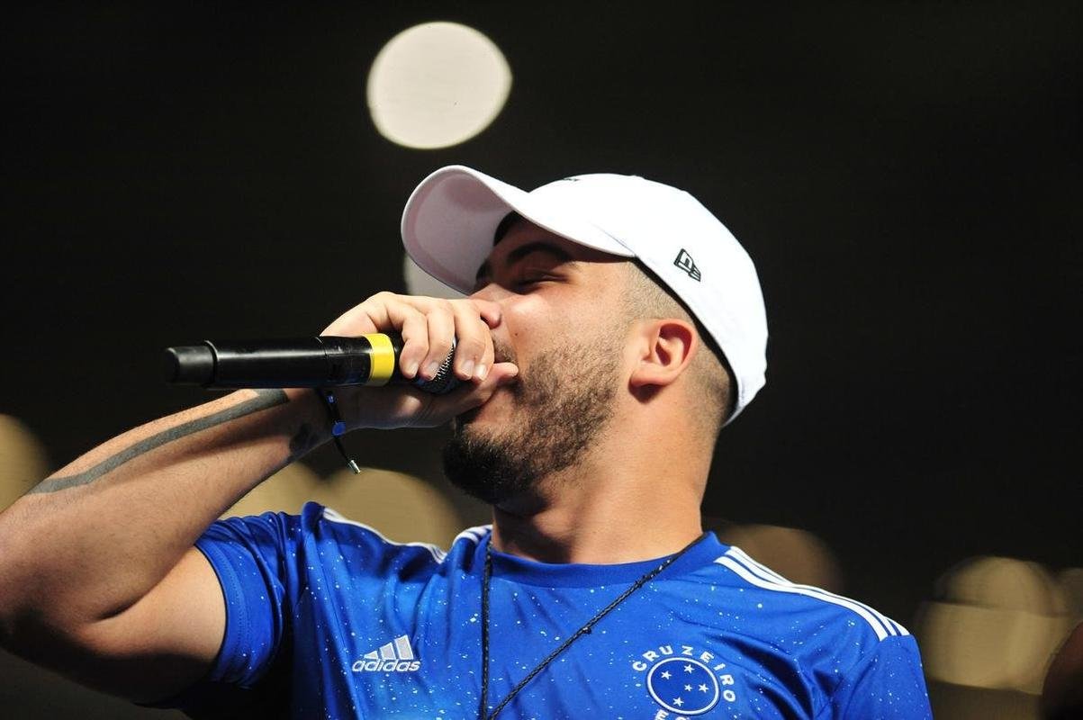 Festa da torcida do Cruzeiro no Mineiro diante do Vasco pela Srie B