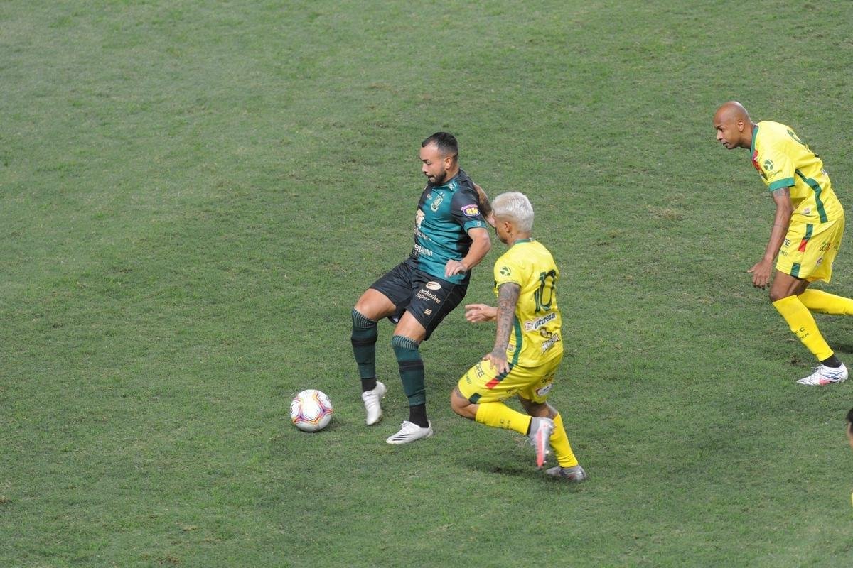 Fotos do jogo entre Amrica e Sampaio Corra, no Independncia, em Belo Horizonte, pela 27 rodada da Srie B do Campeonato Brasileiro