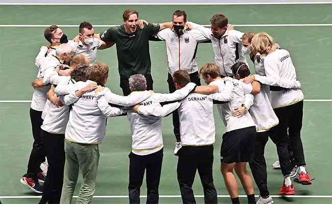 Equipe da Alemanha faz a festa pela classificação à semifinal da Copa Davis 