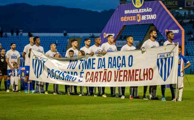 Ava fez ao contra o racismo em jogo recente da Srie B do Brasileiro
