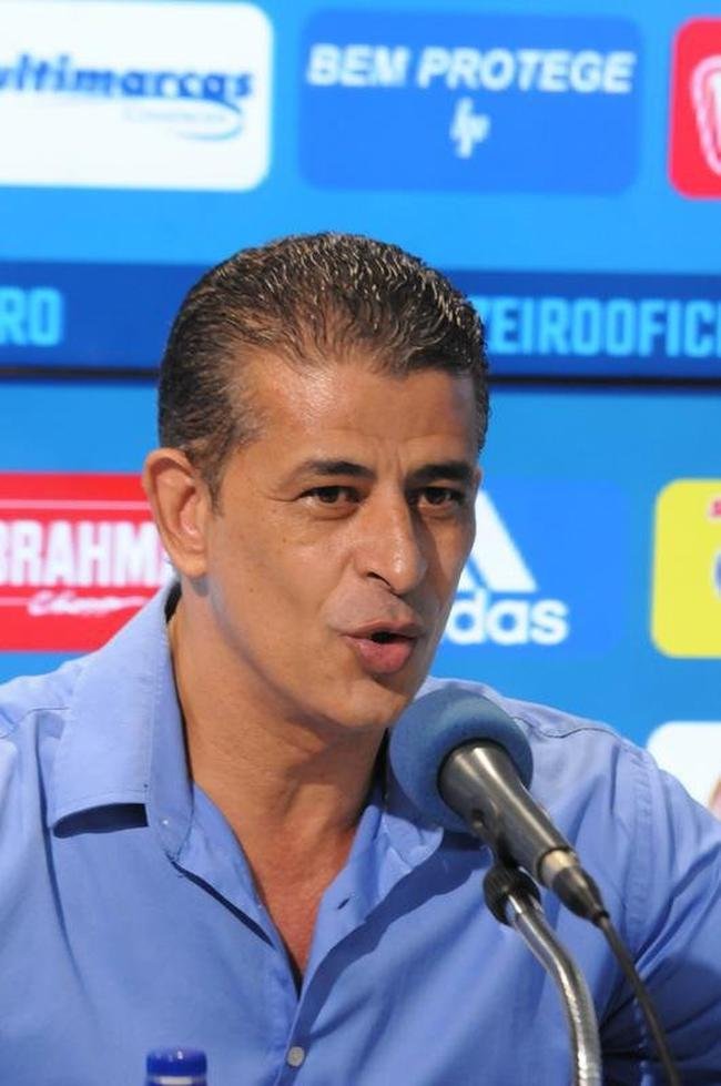 Fotos da apresenta��o do atacante Marcelo Moreno como novo refor�o do Cruzeiro para 2020. Duante entrevista, jogador foi acompanhado pela esposa Marilisy Antonelli e pela filha, Maria Clara