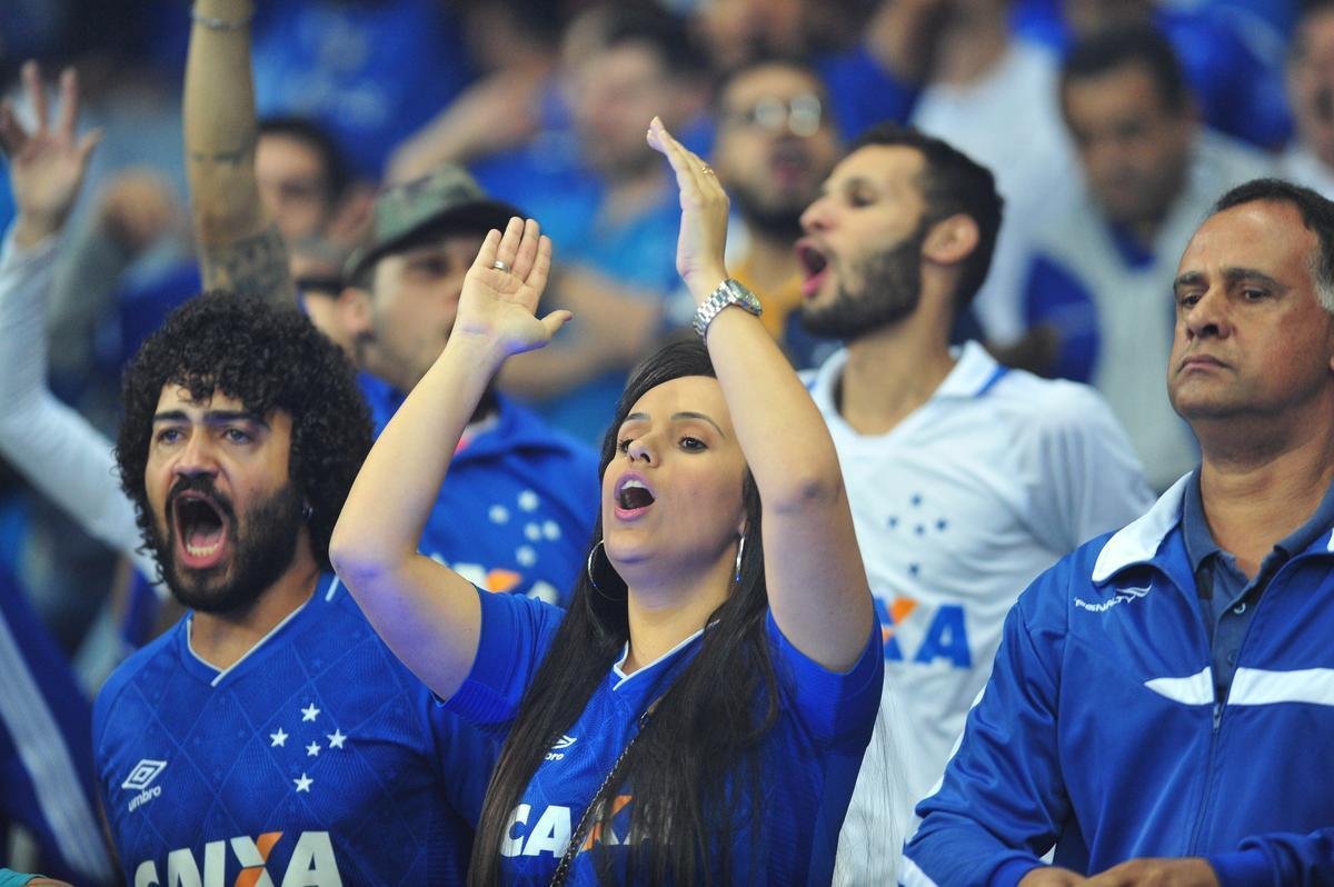 Fotos da torcida cruzeirense, no Mineiro, na partida contra o Inter, pela semifinal da Copa do Brasil