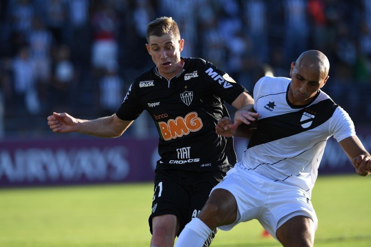 Lances do segundo tempo do duelo entre Danubio e Atltico, em Montevidu, pela Libertadores