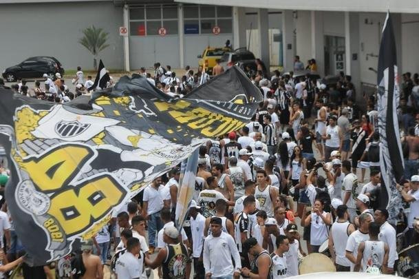 Imagens da chegada de Diego Tardelli