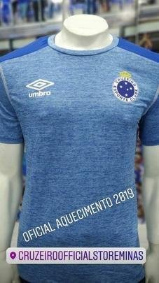 Camisa de aquecimento 2019 divulgada pelas lojas da rede Official Store