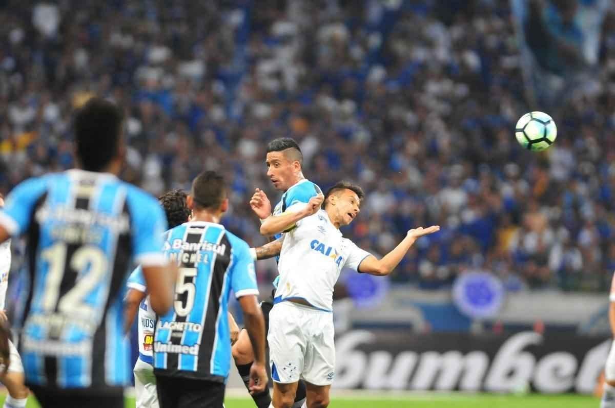 Fotos do primeiro duelo do duelo entre Cruzeiro e Grmio, no Mineiro, pela semifinal da Copa do Brasil