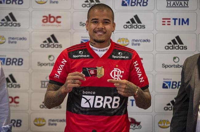 6) Kenedy (Flamengo): 11,4 milhes de euros, aproximadamente R$ 75,14 milhes.