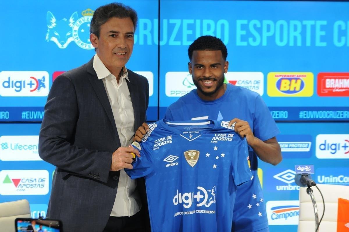 Fotos da apresentao do atacante Ezequiel no Cruzeiro