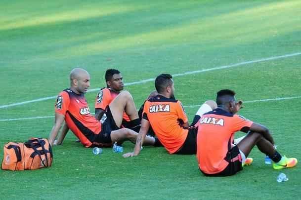 Jogadores se reapresentaram aps o empate contra o Flamengo, no Mineiro