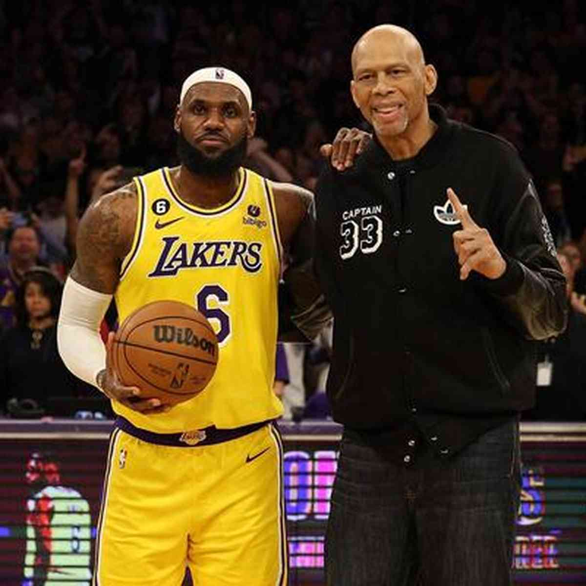 Bola de Basquete Los Angeles Lakers Lebron James 6 Wilson NBA em Promoção