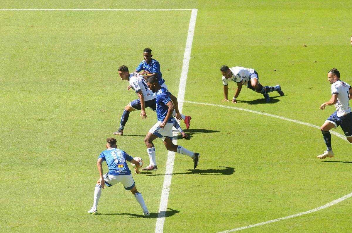 Na retomada do Campeonato Mineiro, Cruzeiro e URT se enfrentaram no Mineiro
