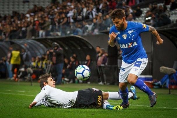 Fotos do amistoso entre Corinthians e Cruzeiro, que terminou empatado por 2 a 2, nesta quarta-feira (11/7), na Arena Corinthians, em São Paulo. Gols da Raposa foram marcados por Henrique e Rafael Sobis.