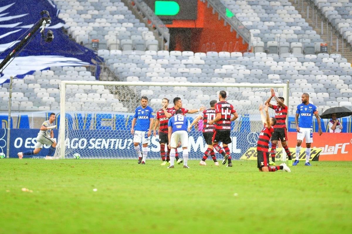 Cruzeiro x Flamengo: fotos do jogo vlido pela 37 rodada do Brasileiro, neste domingo (25/11), no Mineiro (Ramon Lisboa/EM D.A Press)