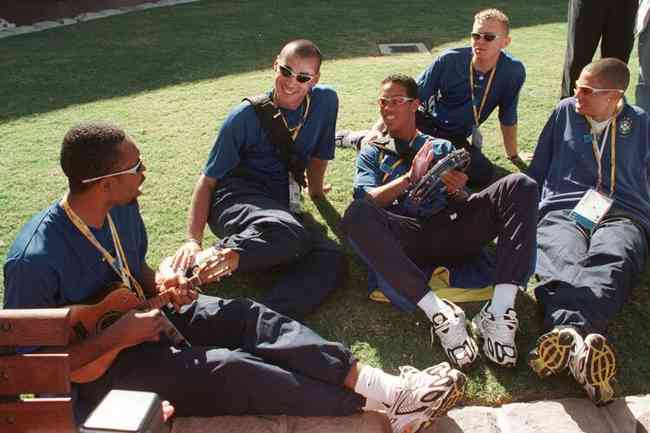 Helton, Fbio Bilica, Ronaldinho, Mozart e Alex em momento de descontrao durante as Olimpadas de 2000, em Sydney, Austrlia