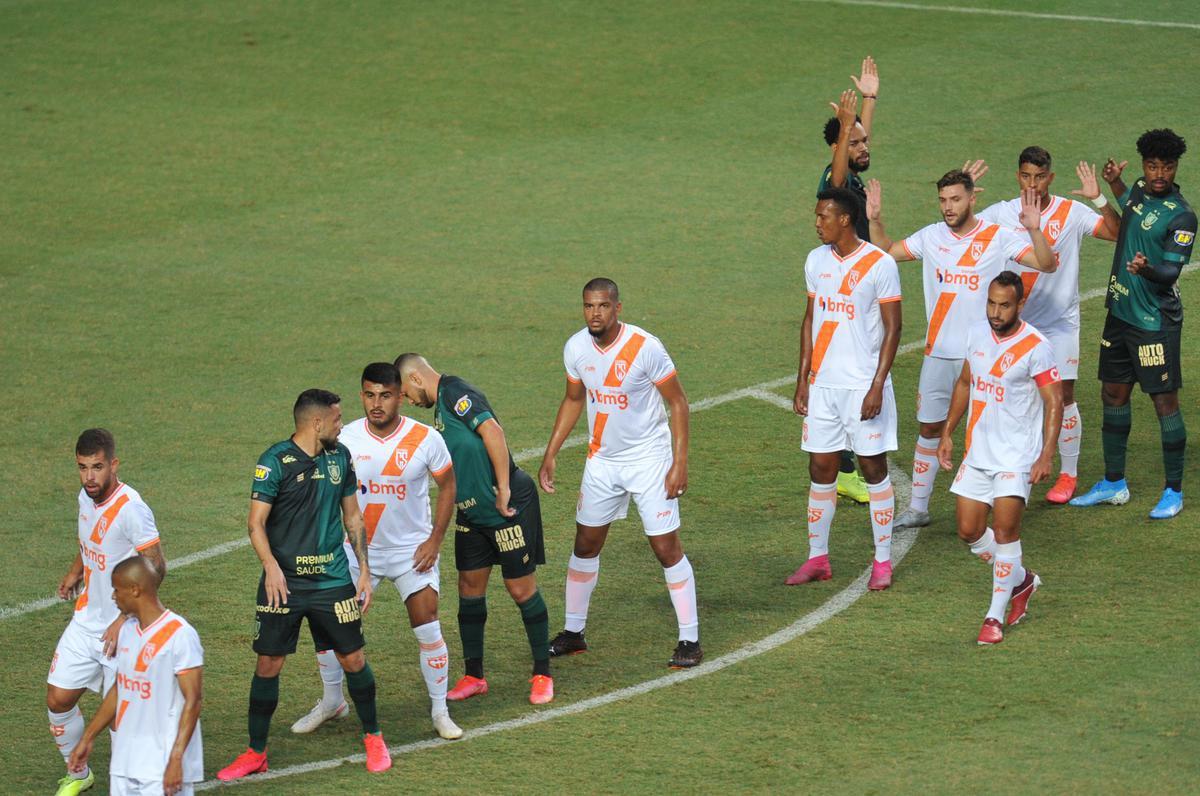 Fotos do jogo deste sbado entre Amrica e Coimbra, no Independncia, pelo Campeonato Mineiro