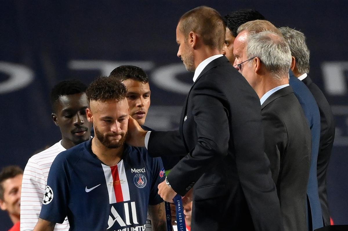 Brasileiro Neymar, do PSG, ficou muito abalado com a perda da Liga dos Campeões para o Bayern de Munique. Na final, em Lisboa, alemães venceram por 1 a 0, gol de Coman