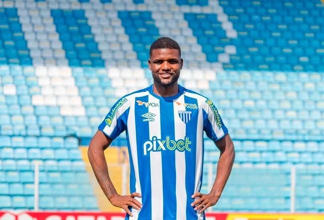 Lucas Ventura chegou a receber algumas chances com o t�cnico Paulo Pezzolano, mas acabou emprestado ao Ava� em mar�o deste ano, depois de perder espa�o no Cruzeiro. O meio-campista tem contrato com a Raposa at� dezembro de 2024, mas, inicialmente, n�o est� nos planos para 2023. Pelo Le�o, ele tem 15 jogos em 2022.