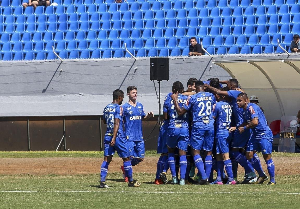 Cruzeiro chegou a abrir 2 a 0 sobre o Londrina, com gols de Lucas Silva e Sassá, mas cedeu o empate no segundo tempo e perdeu nos pênaltis por 3 a 1. Time foi eliminado na semifinal da Primeira Liga.