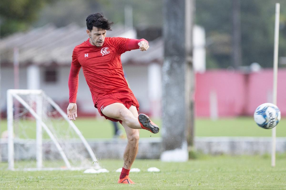 Jogadores do Náutico seguem trainando no CT Wilson Campos, sob a supervisão do técnico Gimar Dal Pozzo. Atletas e membros da comissão técnica são submetidos às medidas de saúde para evitar o contato e gerar possível foco de Covid-19.