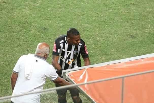 Robinho entrou em aos dez do segundo tempo, e ainda no teve noite brilhante no Galo