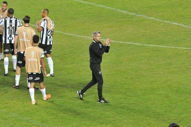 Depois de vitria do Atltico por 1 a 0 no tempo normal, Victor pegou trs pnaltis do Unin La Calera e levou o time alvinegro s oitavas de final da Sul-Americana