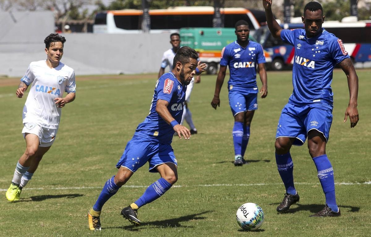 Cruzeiro chegou a abrir 2 a 0 sobre o Londrina, com gols de Lucas Silva e Sassá, mas cedeu o empate no segundo tempo e perdeu nos pênaltis por 3 a 1. Time foi eliminado na semifinal da Primeira Liga.