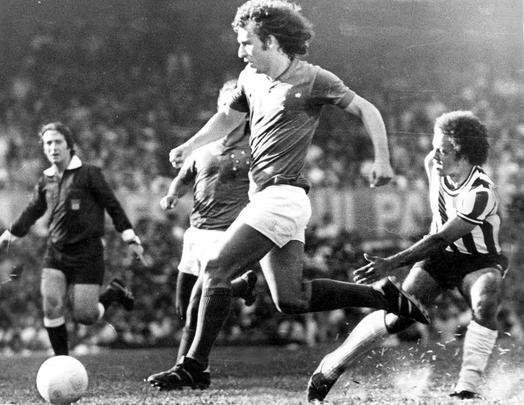 Mineirão, inaugurado em 1965 e modernizado entre 2010 e 2012, recebeu 237 dos 499 clássicos, com 86 vitórias do Cruzeiro, 75 do Atlético e 76 empate